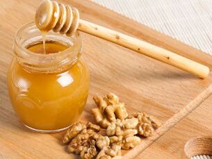 Walnuts and honey for effect